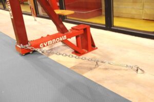 Gymnova sivusuunnassa käännettävä avustusteline renkaita varten GY-2710