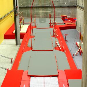 Gymnova raised pit with integrated platform